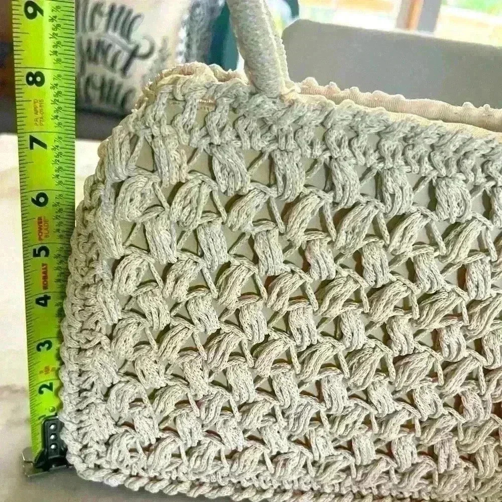 Vintage woven cream colored ladies handbag. - Picture 10 of 10